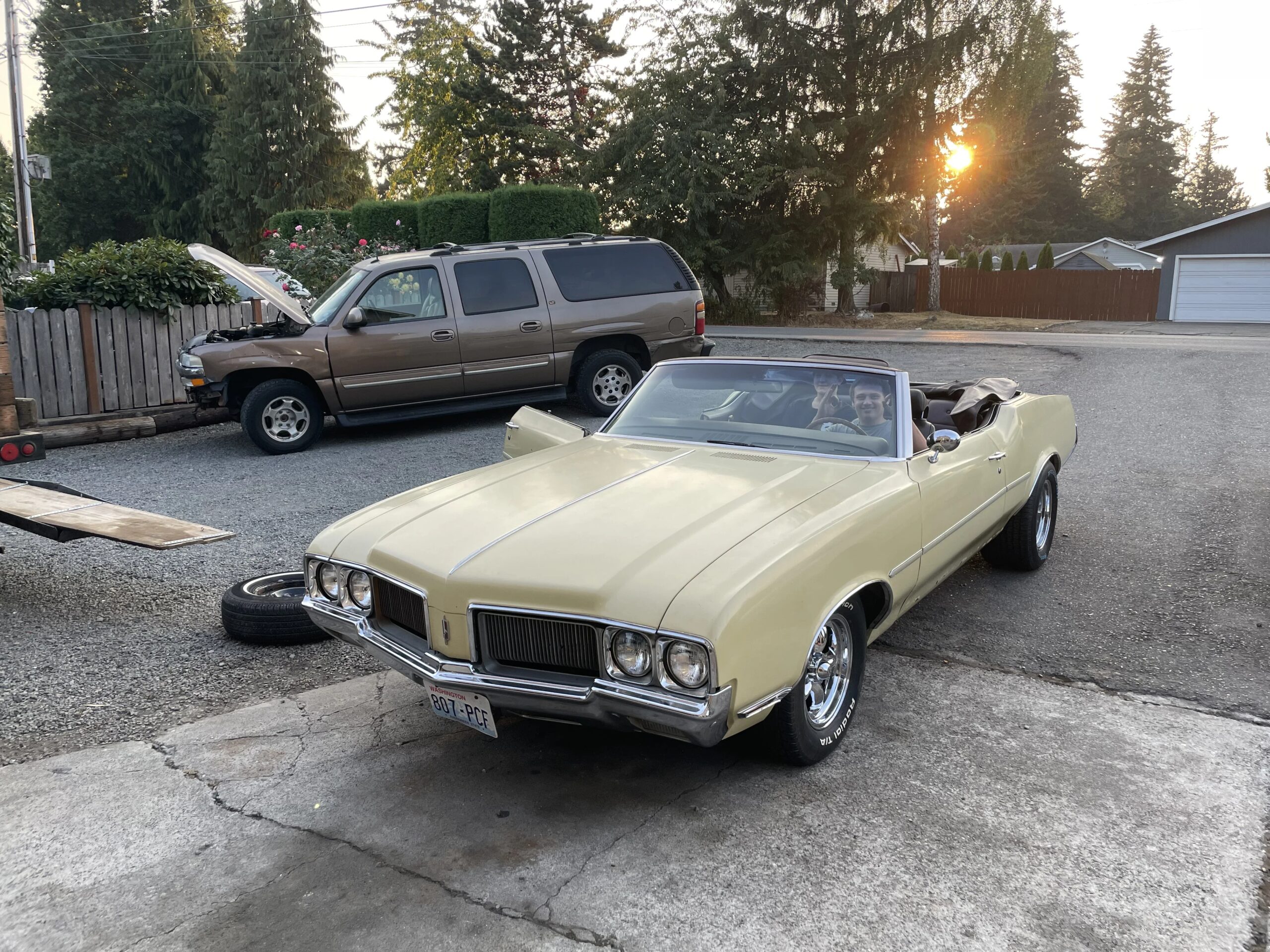 Oldsmobile-Cutlass-supreme-convertible-1970-Yellow-Brown