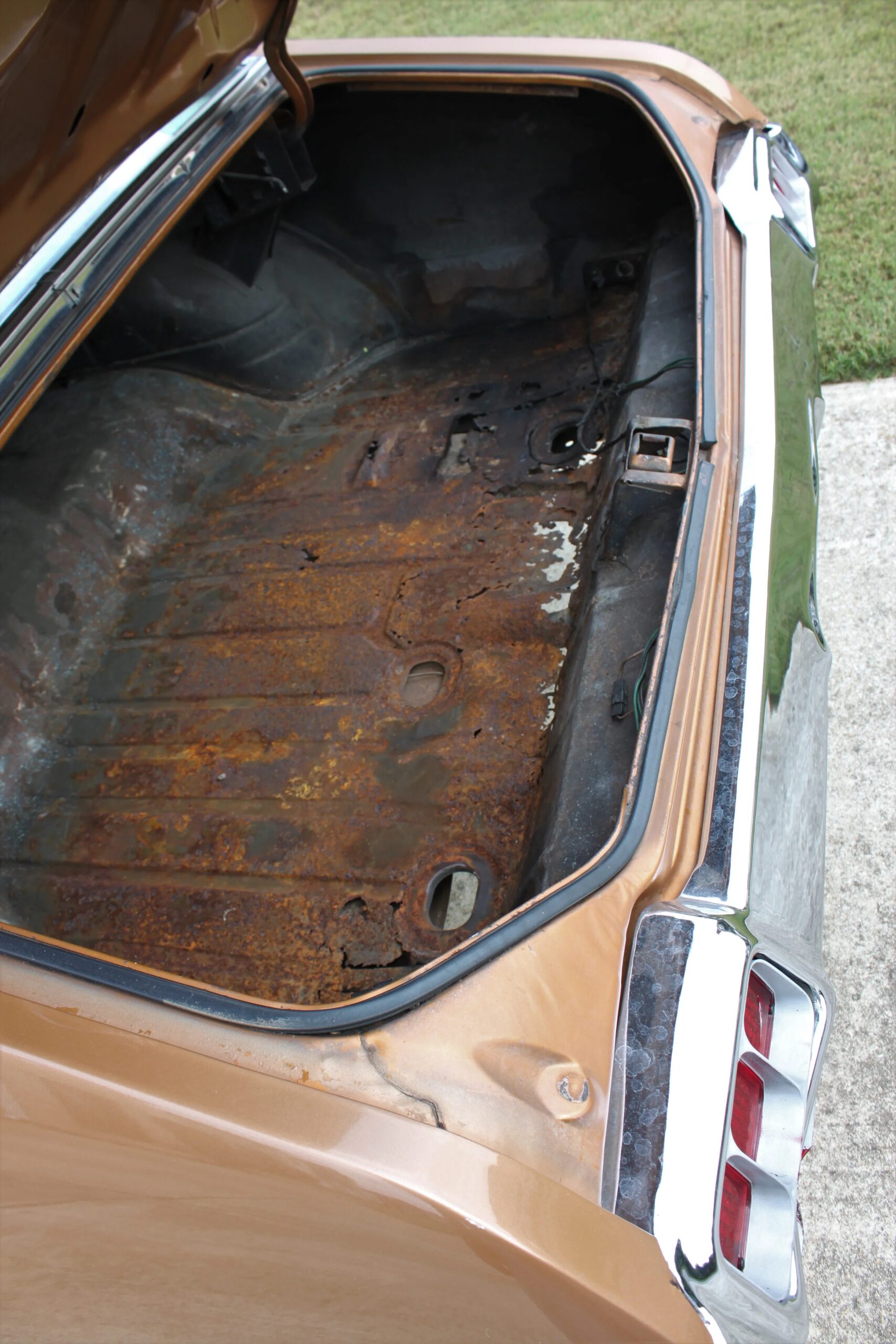 Oldsmobile-Cutlass-supreme-coupe-1972-Brown-Tan-31