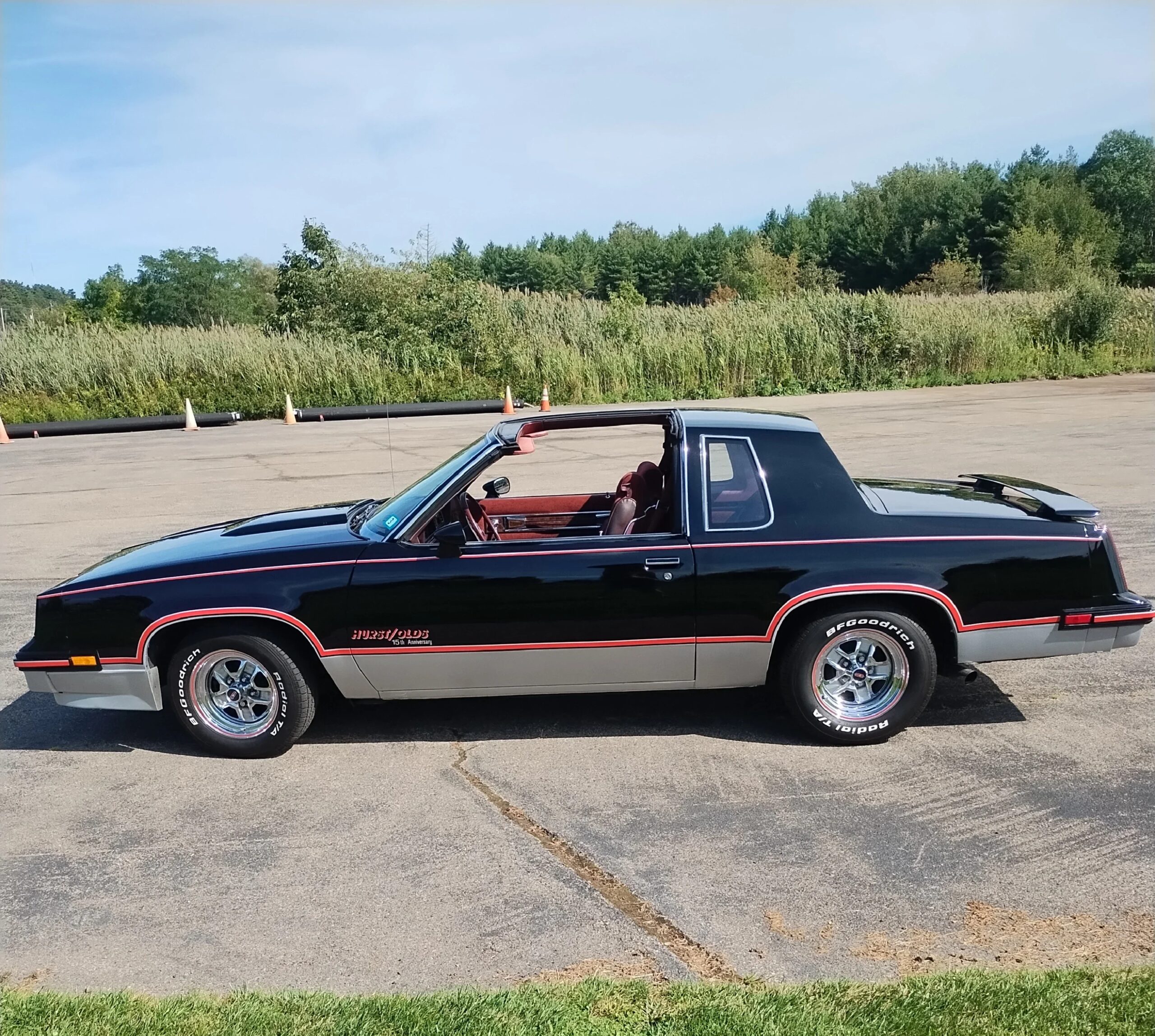 Oldsmobile-Cutlass-supreme-hurstolds-coupe-1983-Black-Red-1