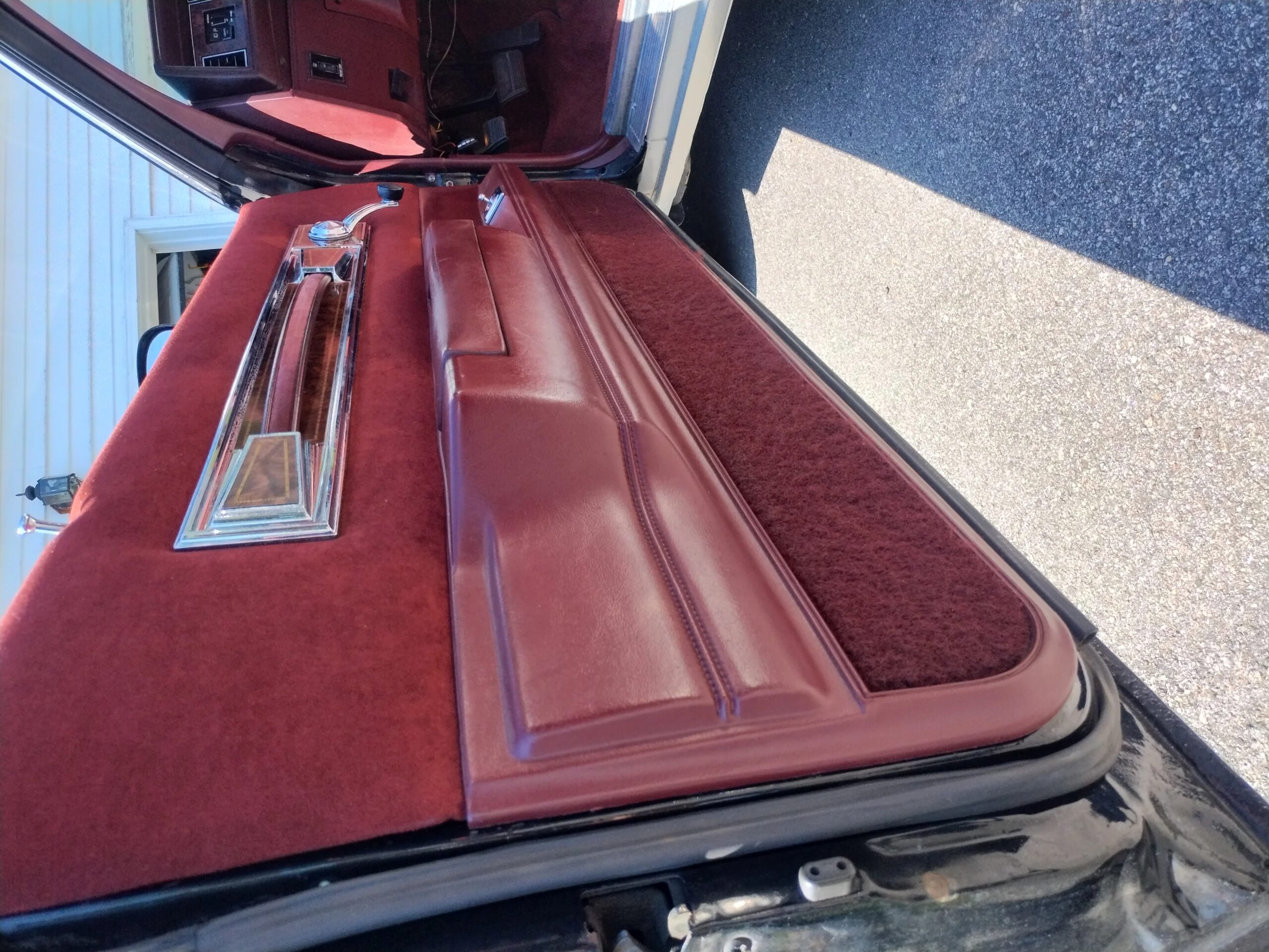 Oldsmobile-Cutlass-supreme-hurstolds-coupe-1983-Black-Red-17