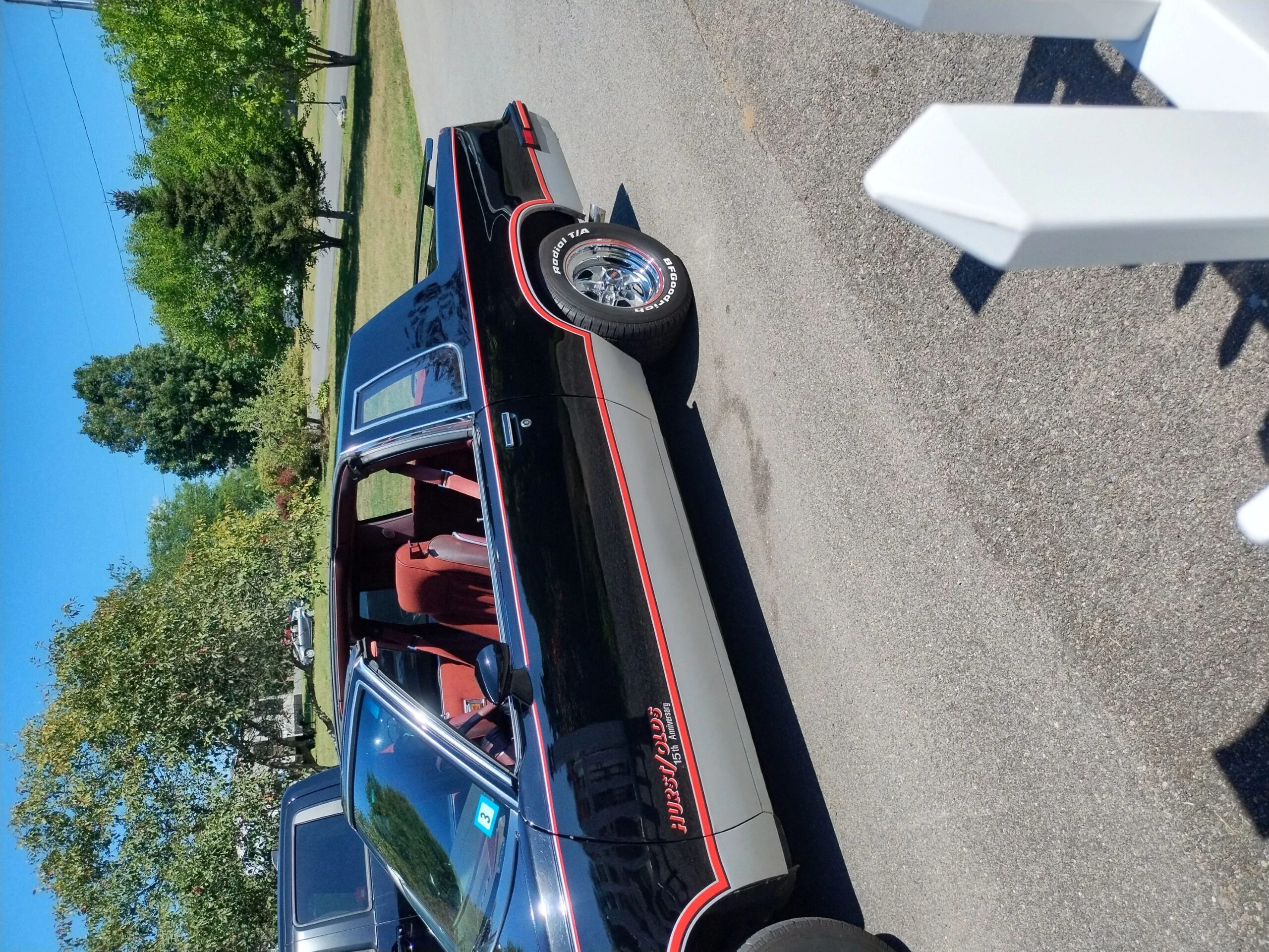 Oldsmobile-Cutlass-supreme-hurstolds-coupe-1983-Black-Red-8