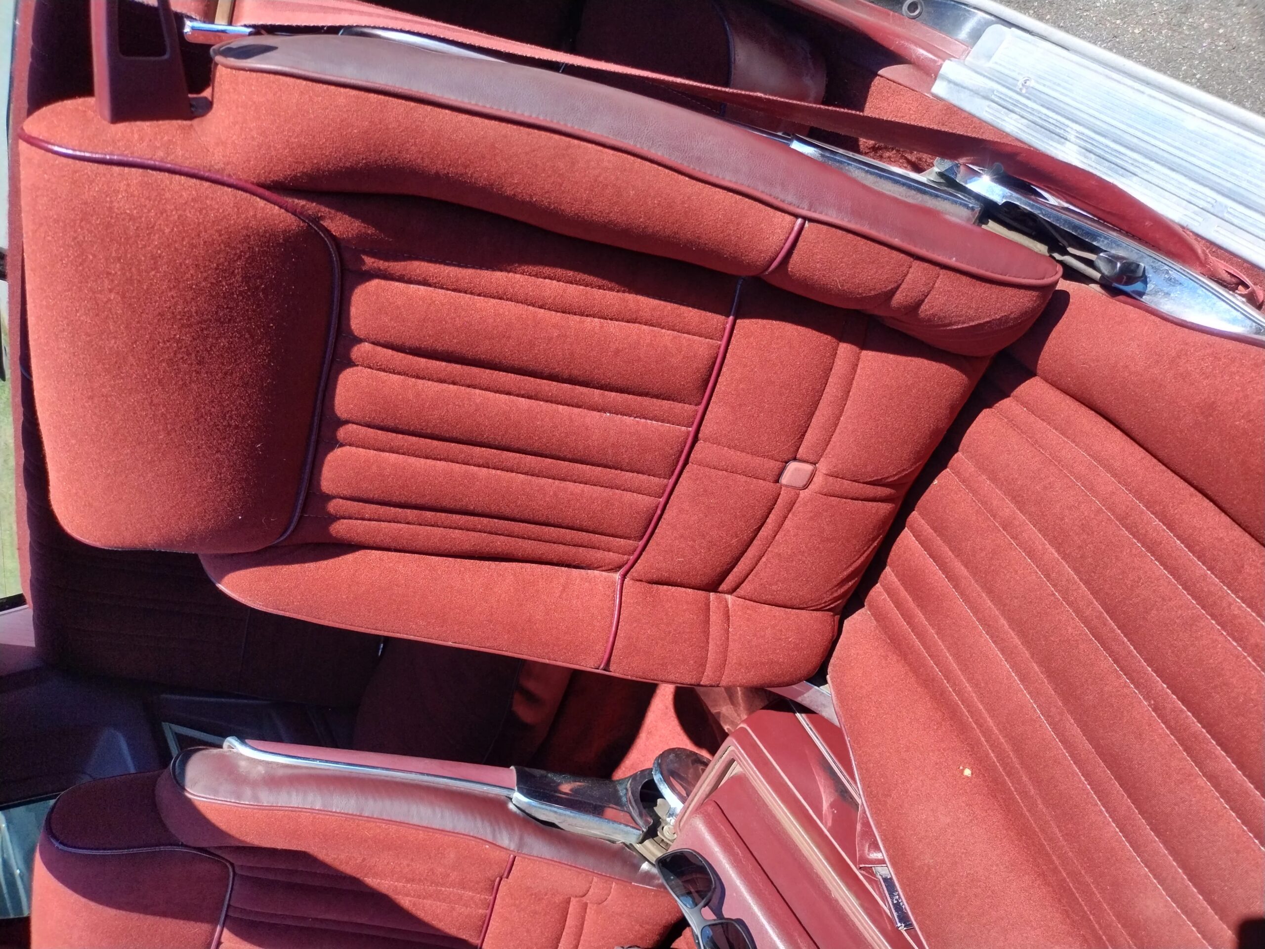 Oldsmobile-Cutlass-supreme-hurstolds-coupe-1983-Black-Red-9