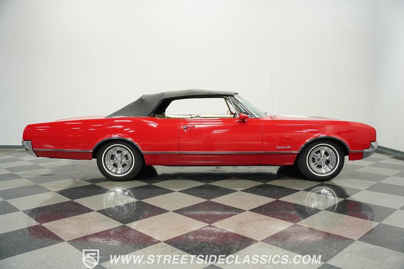 Oldsmobile-Dynamic-88-1966-Red-White-14