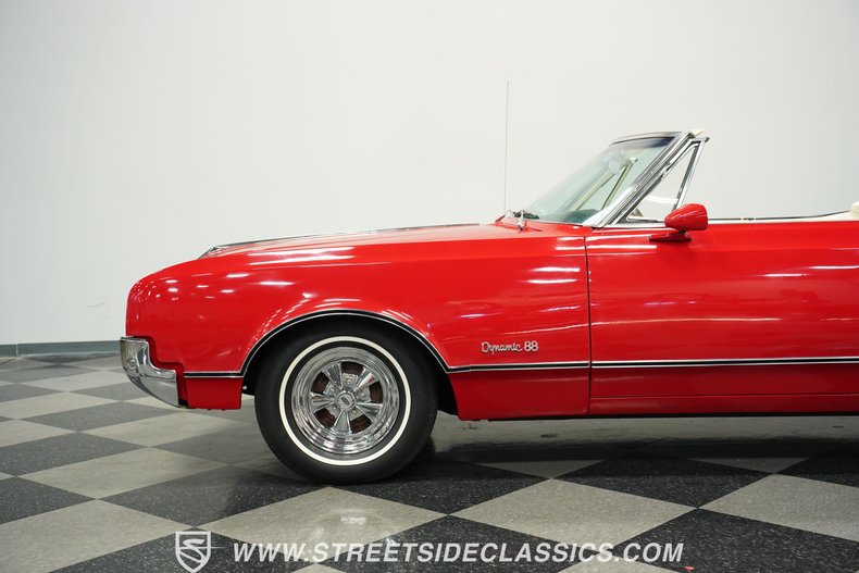 Oldsmobile-Dynamic-88-1966-Red-White-22