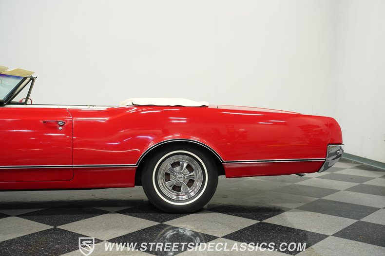 Oldsmobile-Dynamic-88-1966-Red-White-23