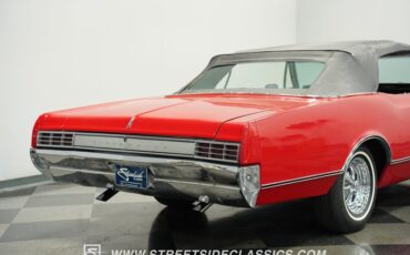 Oldsmobile-Dynamic-88-1966-Red-White-25