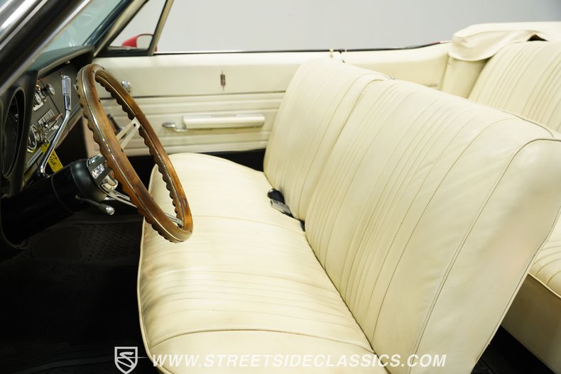 Oldsmobile-Dynamic-88-1966-Red-White-34