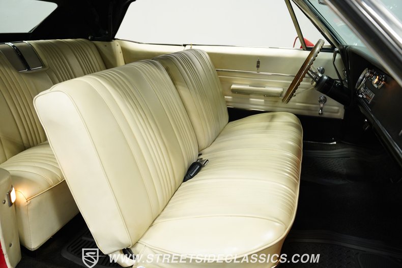 Oldsmobile-Dynamic-88-1966-Red-White-47
