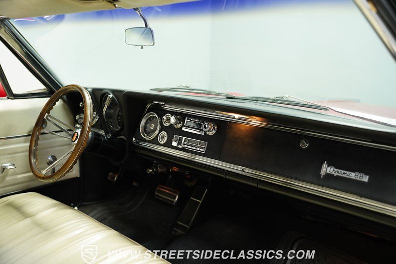 Oldsmobile-Dynamic-88-1966-Red-White-49