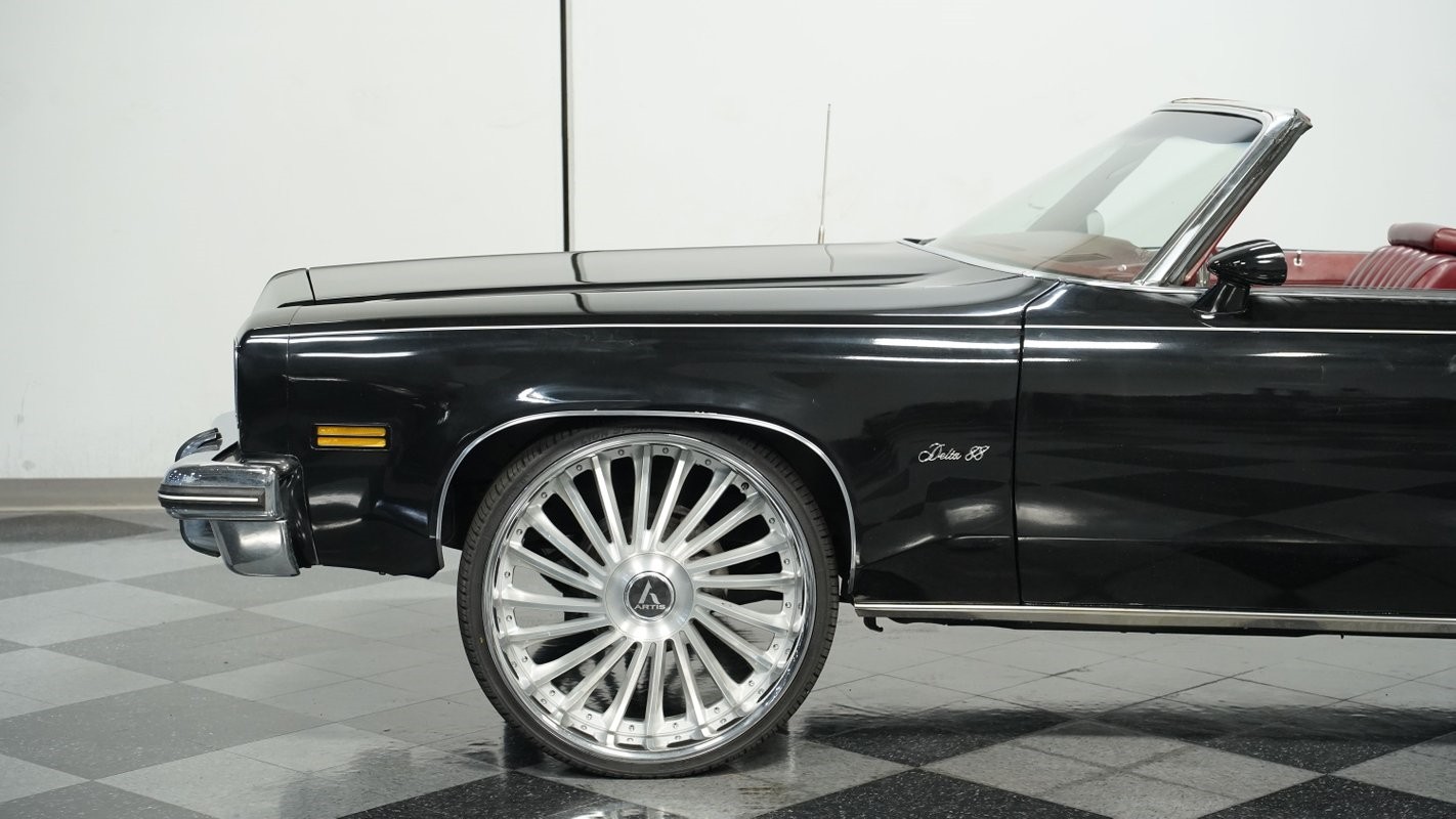 Oldsmobile-Eighty-Eight-1975-Convertible-19