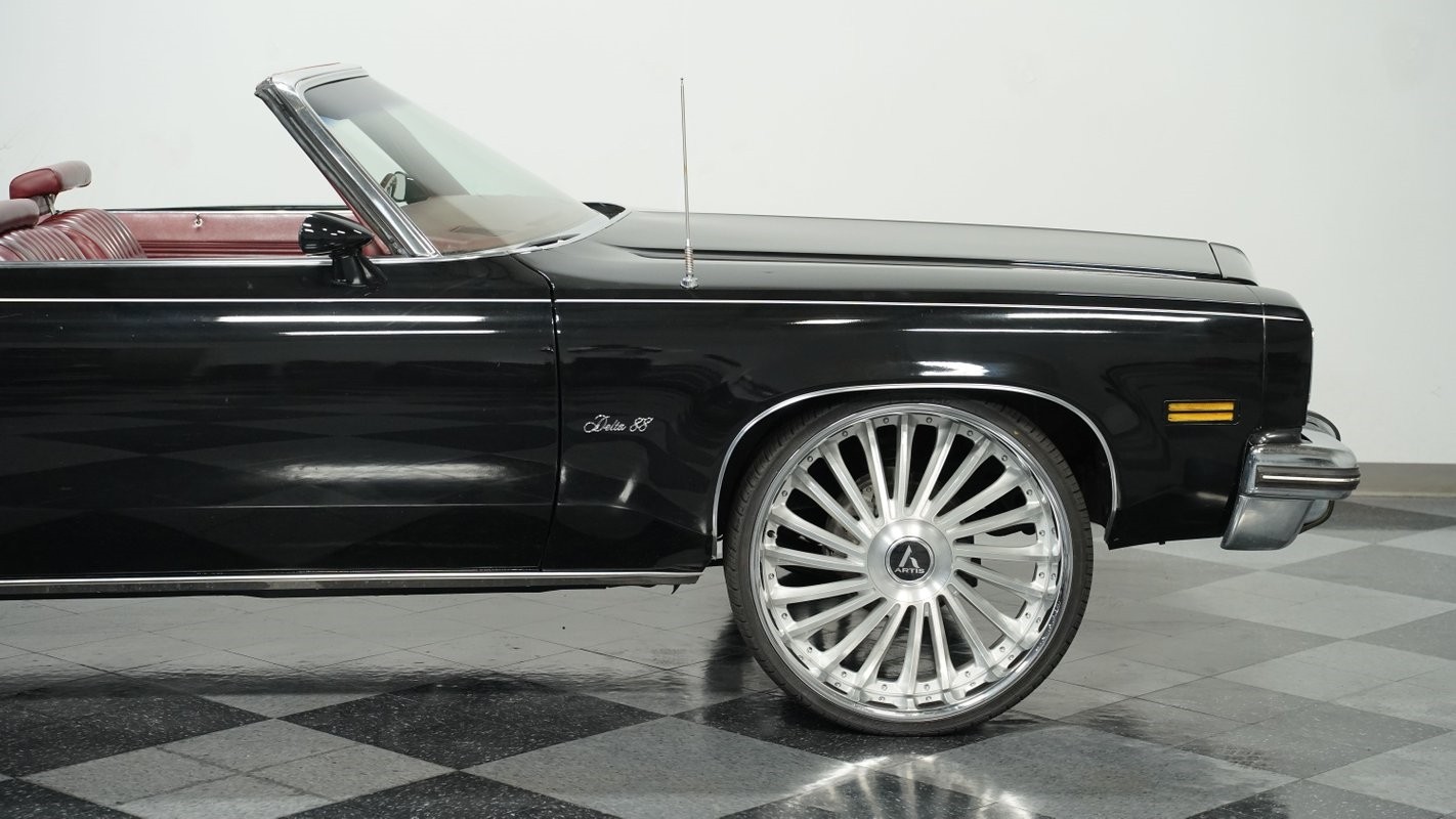 Oldsmobile-Eighty-Eight-1975-Convertible-24
