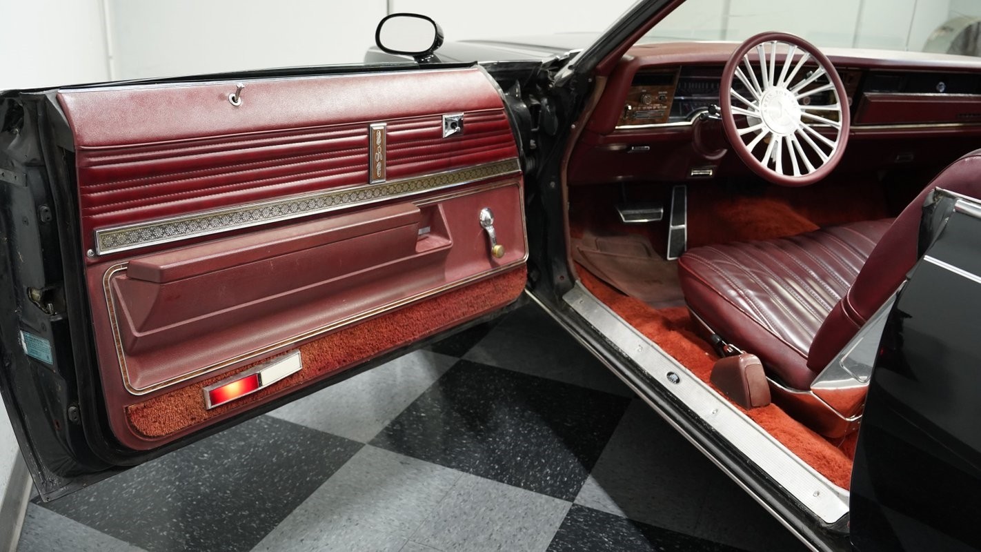 Oldsmobile-Eighty-Eight-1975-Convertible-28