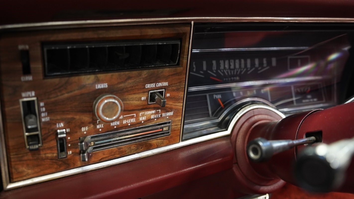 Oldsmobile-Eighty-Eight-1975-Convertible-31