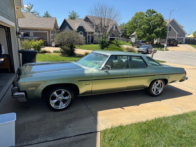 Oldsmobile-Eighty-Eight-1975-Sedan-1