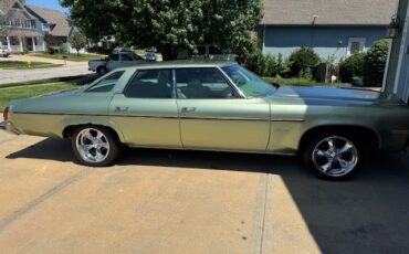 Oldsmobile-Eighty-Eight-1975-Sedan-2