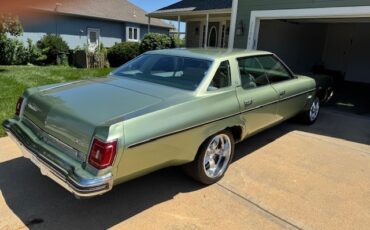 Oldsmobile-Eighty-Eight-1975-Sedan-3