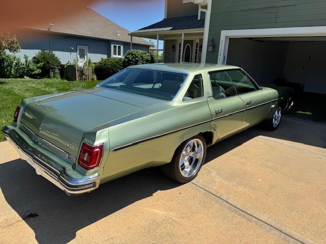 Oldsmobile-Eighty-Eight-1975-Sedan-3