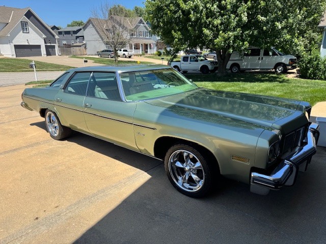Oldsmobile-Eighty-Eight-1975-Sedan-4
