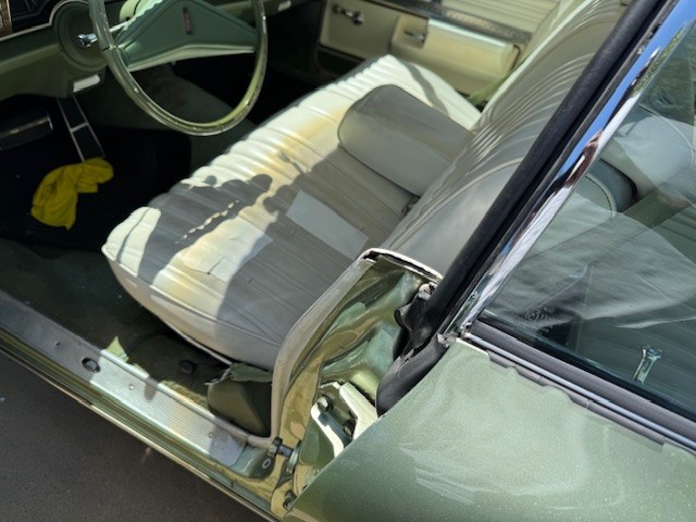 Oldsmobile-Eighty-Eight-1975-Sedan-6