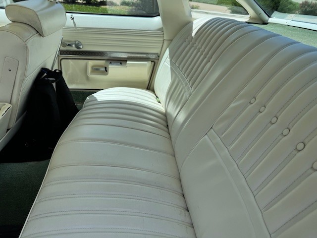 Oldsmobile-Eighty-Eight-1975-Sedan-8