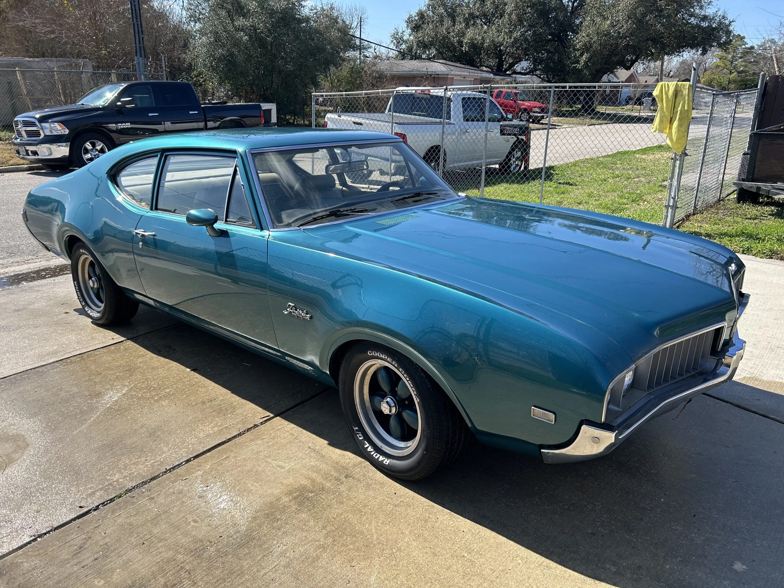 Oldsmobile-F-85-1969-Turquoise-Gold