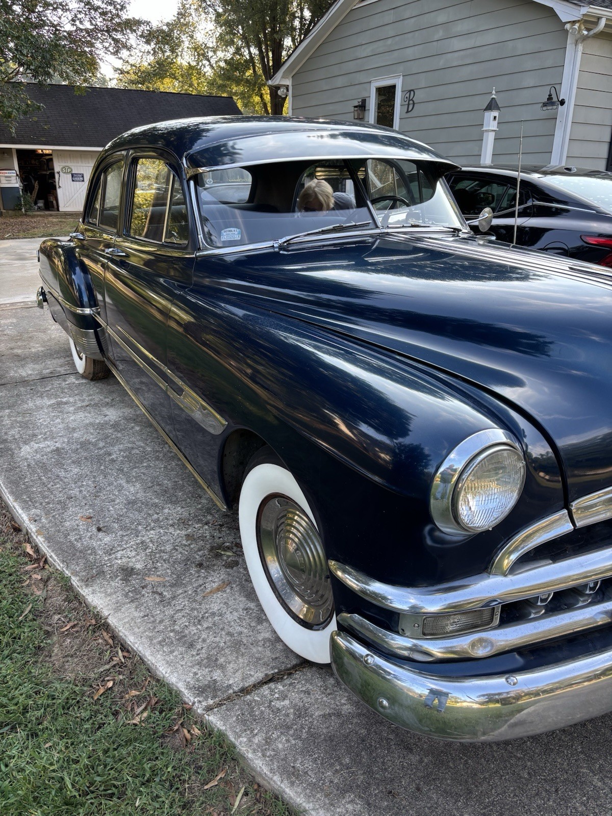 Oldsmobile-Ninety-Eight-1952-Sedan-1