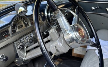 Oldsmobile-Ninety-Eight-1952-Sedan-15
