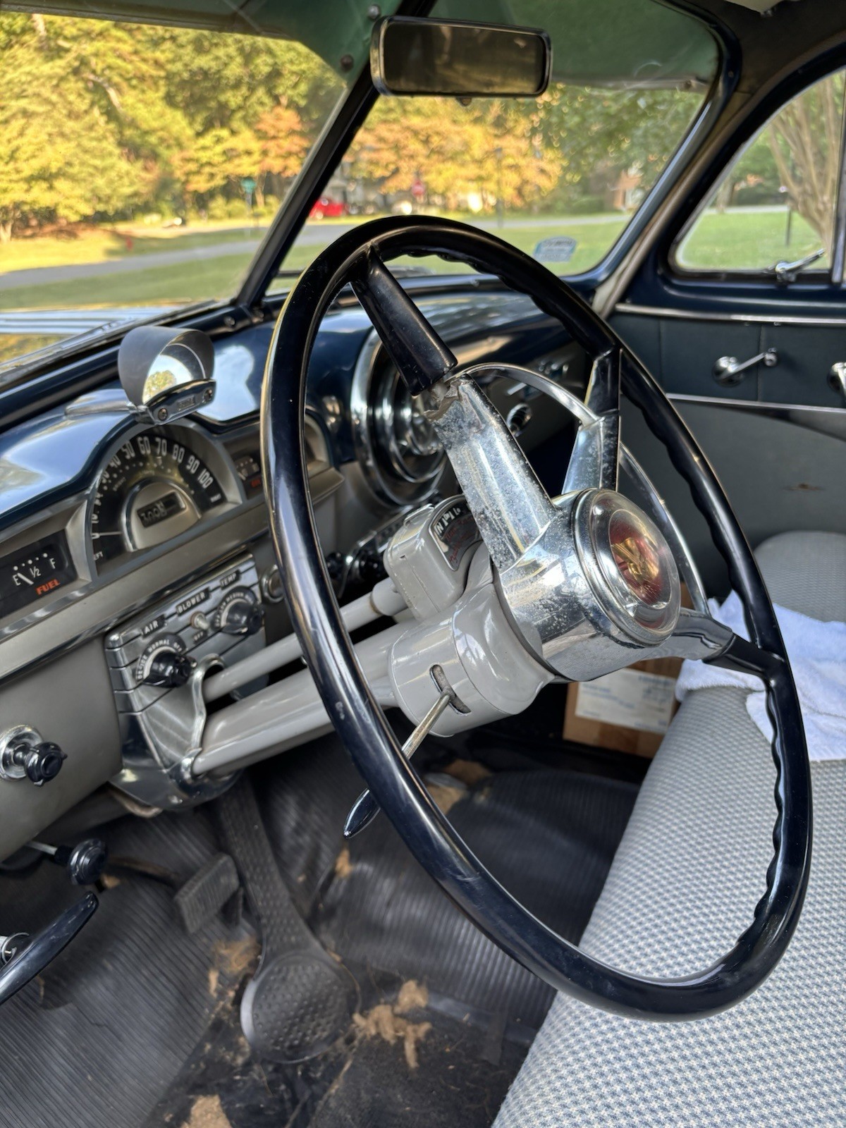 Oldsmobile-Ninety-Eight-1952-Sedan-15