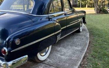 Oldsmobile-Ninety-Eight-1952-Sedan-2