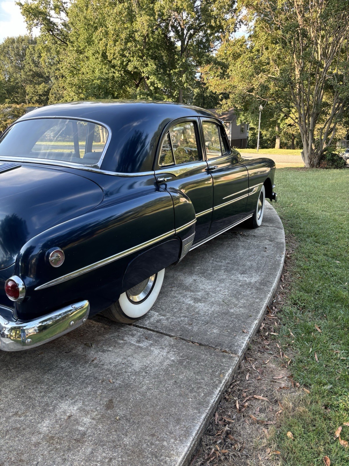 Oldsmobile-Ninety-Eight-1952-Sedan-2