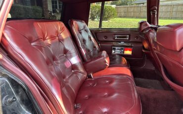 Oldsmobile-Ninety-Eight-1981-Sedan-10