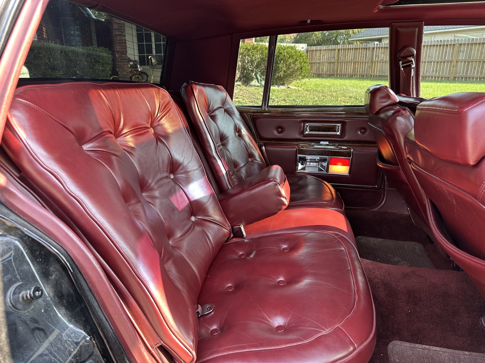 Oldsmobile-Ninety-Eight-1981-Sedan-10