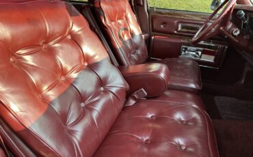 Oldsmobile-Ninety-Eight-1981-Sedan-4