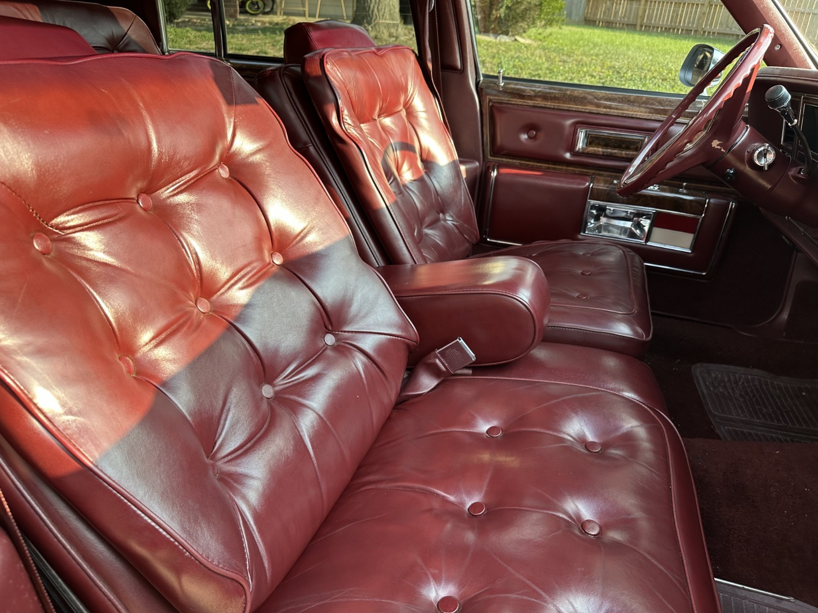 Oldsmobile-Ninety-Eight-1981-Sedan-4