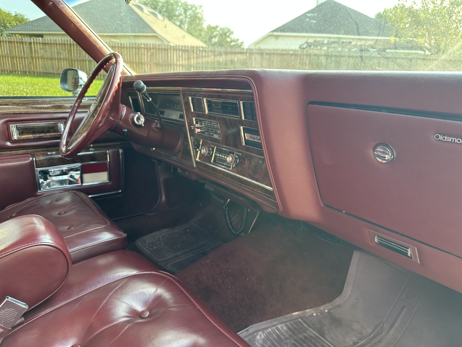 Oldsmobile-Ninety-Eight-1981-Sedan-5