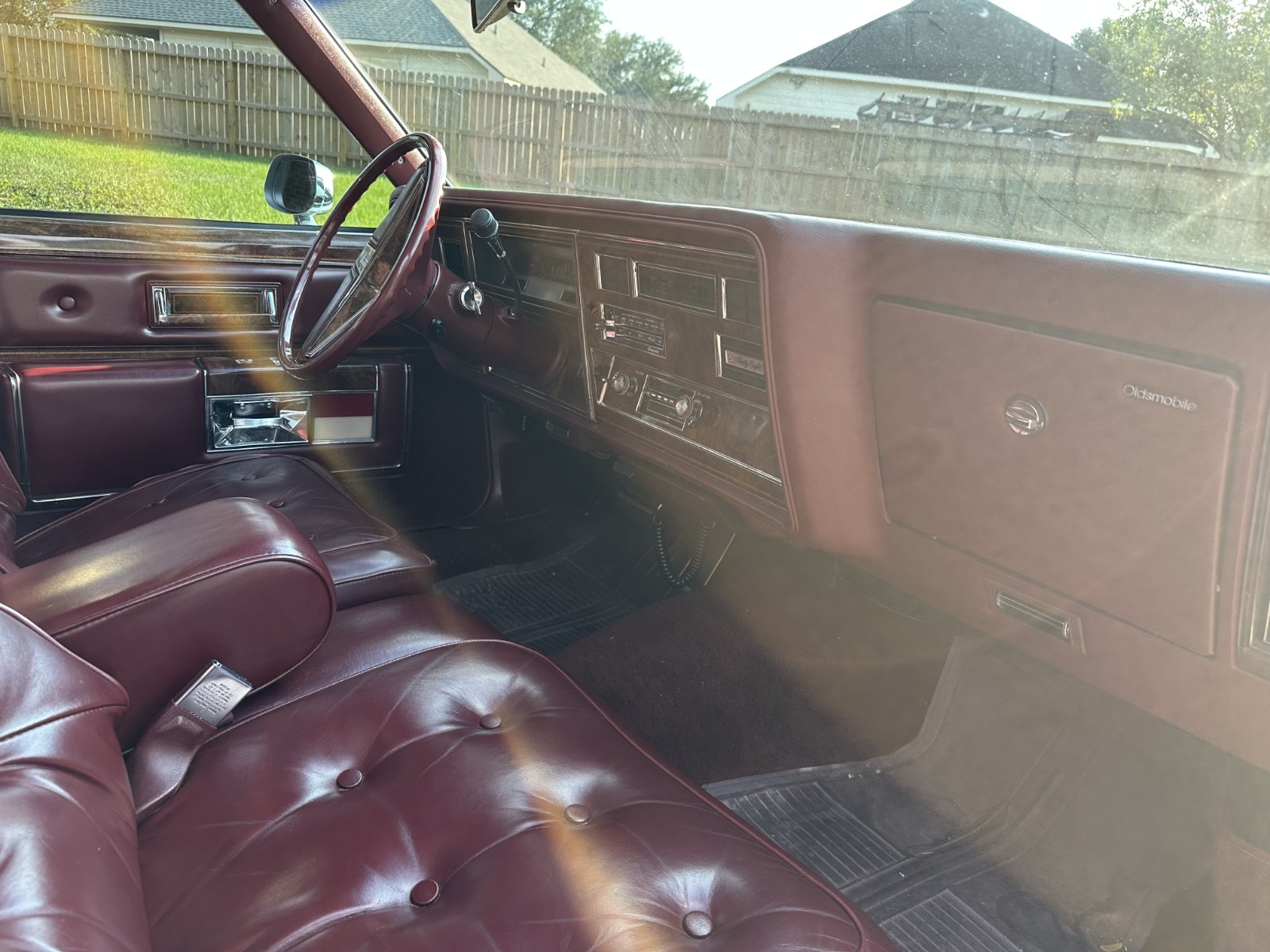 Oldsmobile-Ninety-Eight-1981-Sedan-8