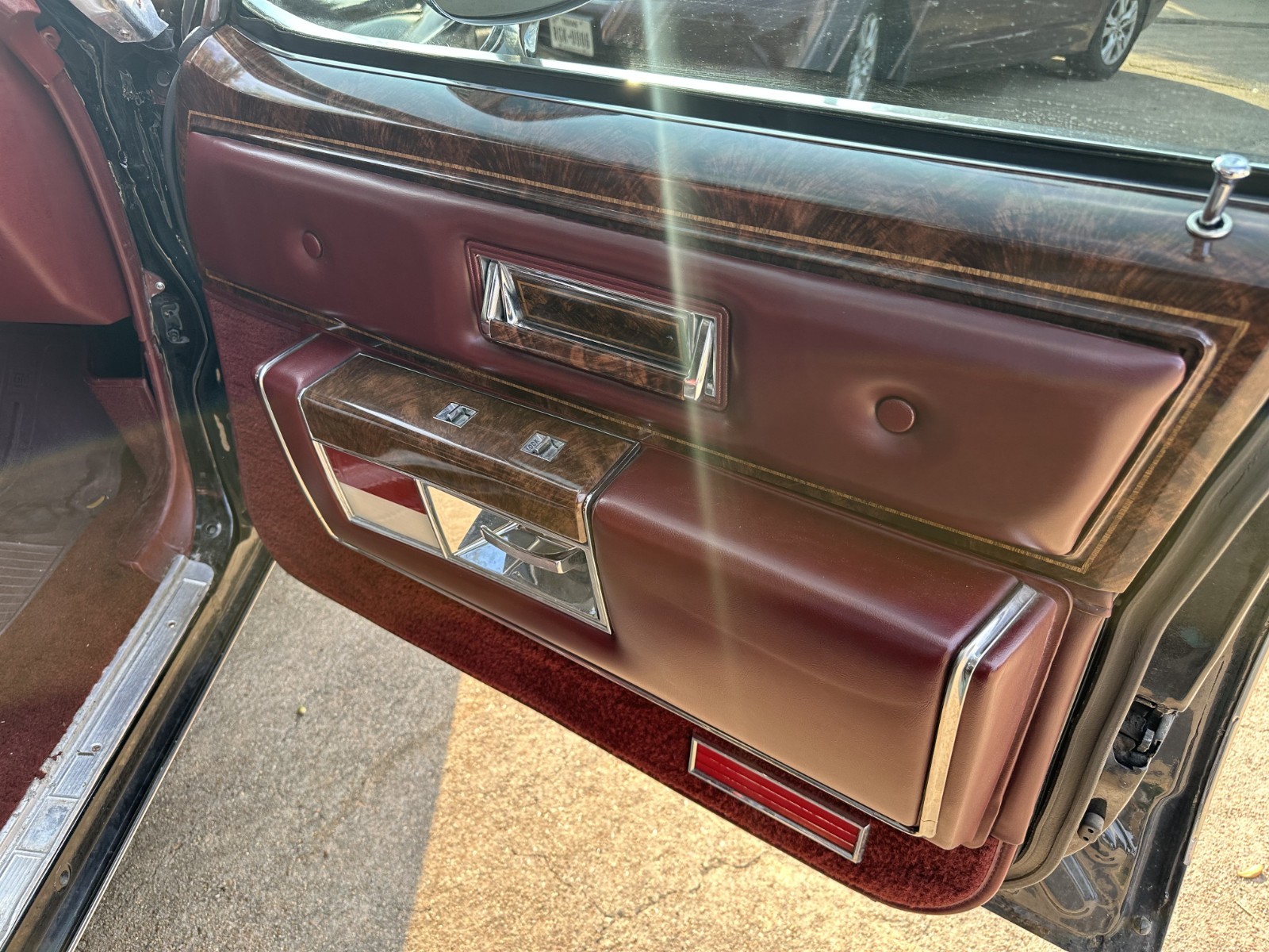 Oldsmobile-Ninety-Eight-1981-Sedan-9
