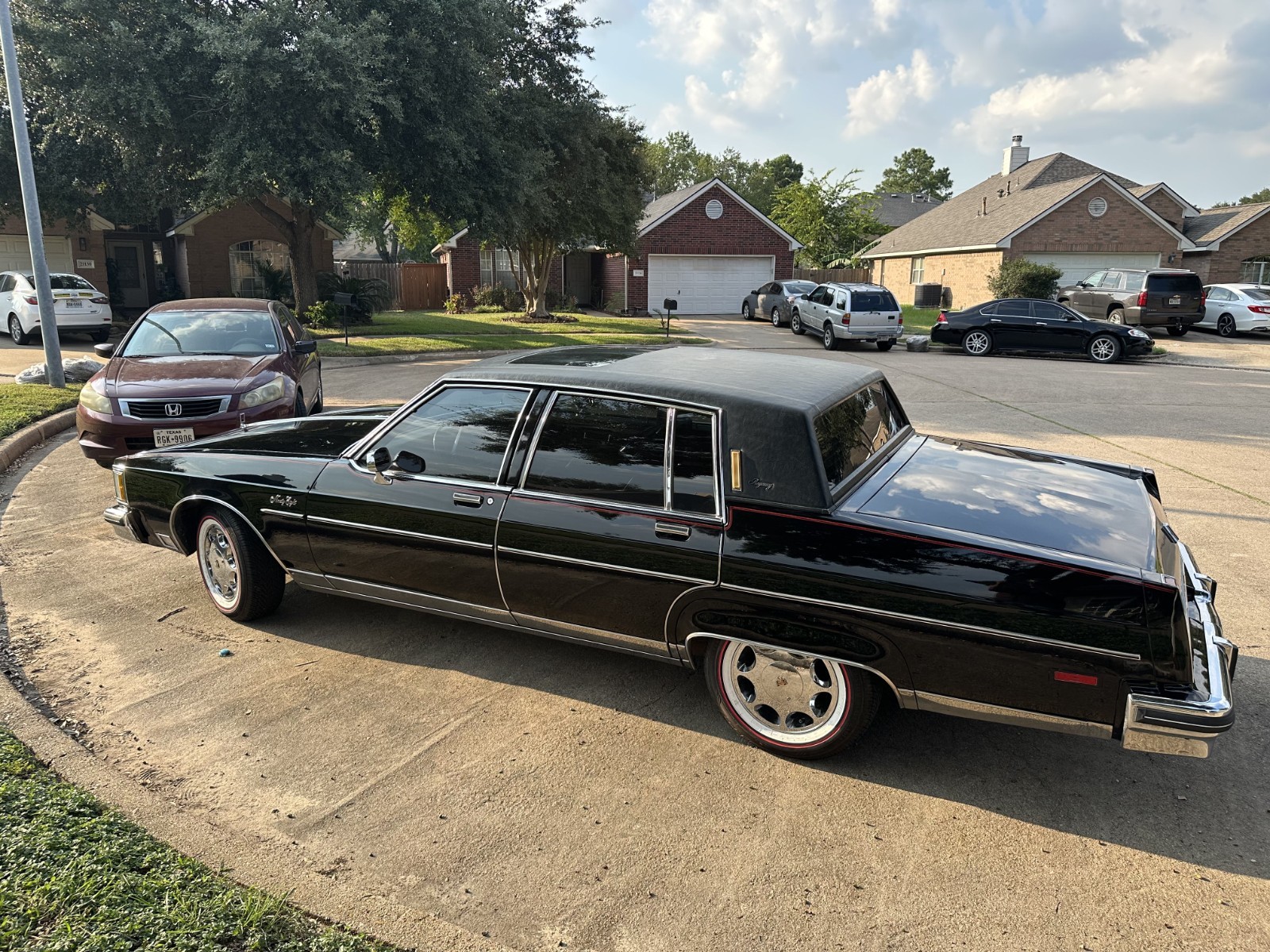 Oldsmobile-Ninety-Eight-1981-Sedan