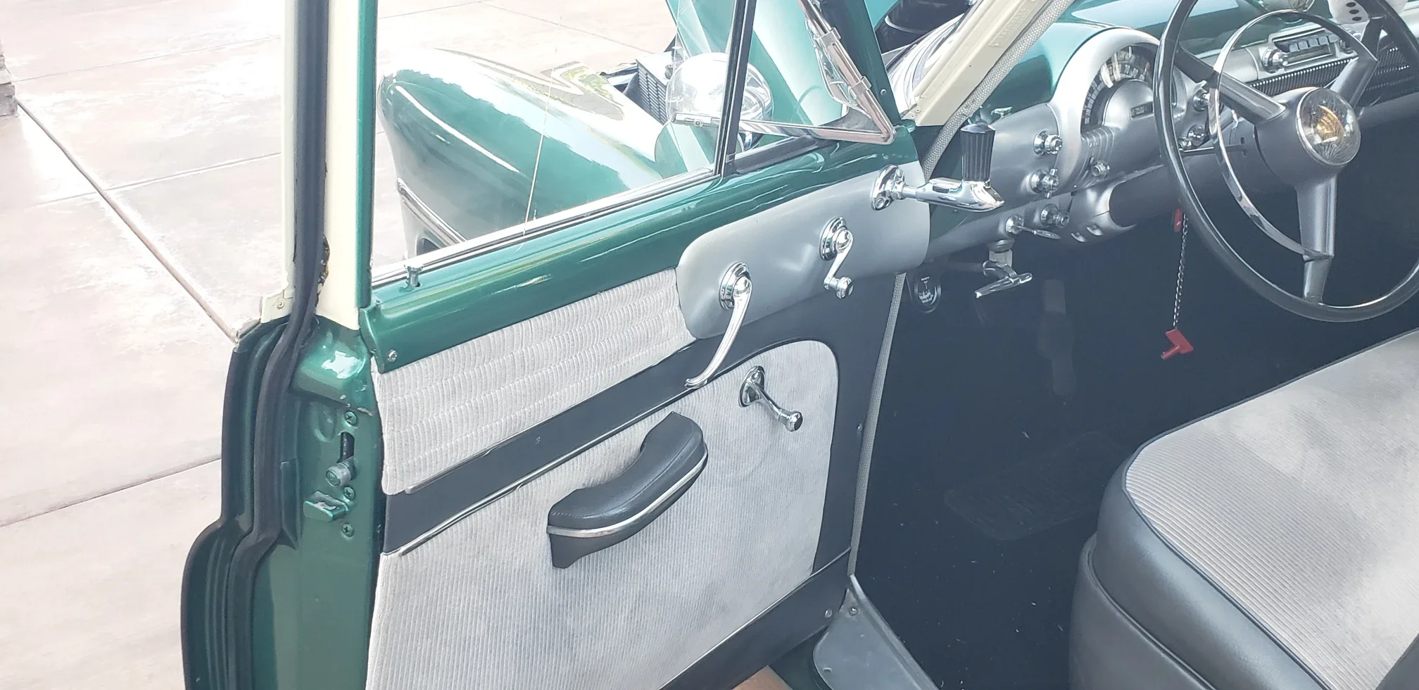 Oldsmobile-Ninety-eight-touring-sedan-1951-Green-Green-10