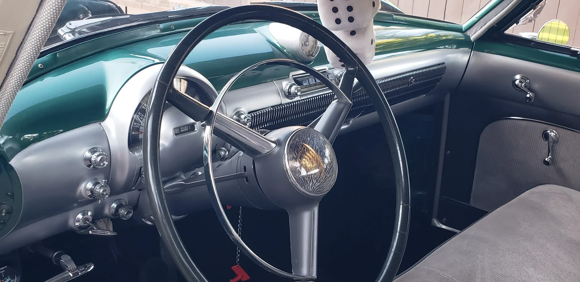 Oldsmobile-Ninety-eight-touring-sedan-1951-Green-Green-12
