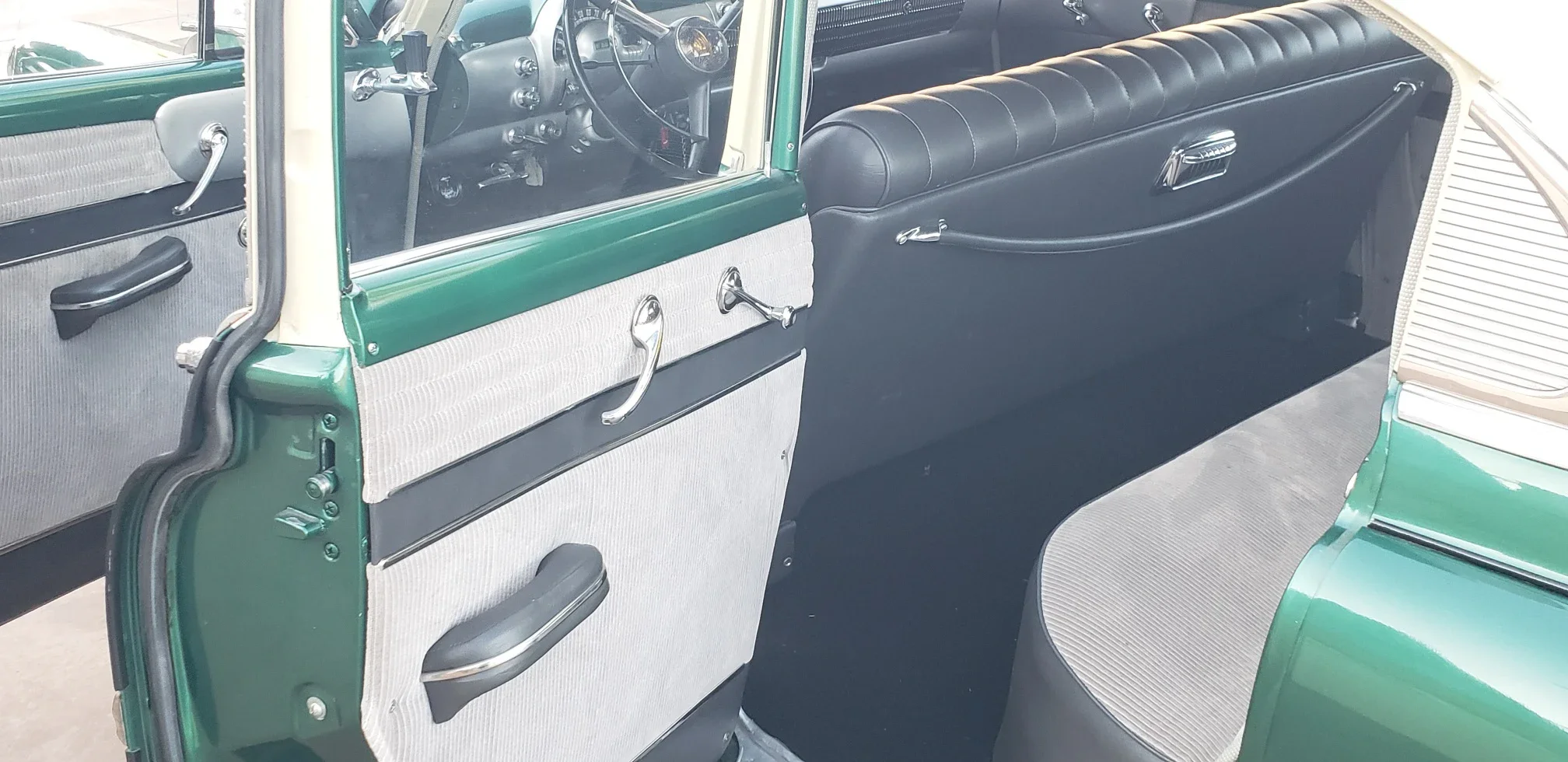 Oldsmobile-Ninety-eight-touring-sedan-1951-Green-Green-13
