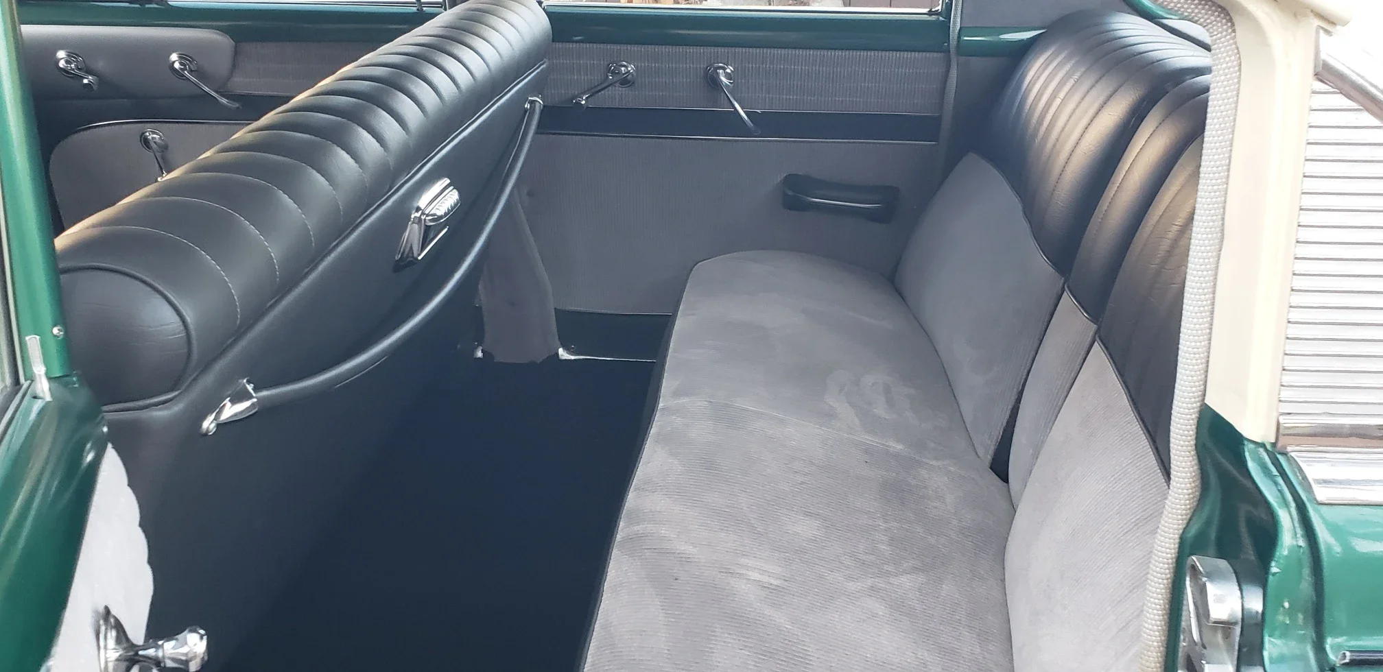 Oldsmobile-Ninety-eight-touring-sedan-1951-Green-Green-14