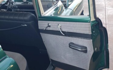Oldsmobile-Ninety-eight-touring-sedan-1951-Green-Green-17