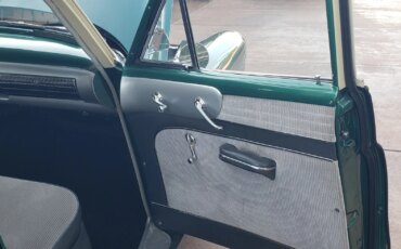 Oldsmobile-Ninety-eight-touring-sedan-1951-Green-Green-19