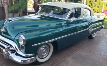 Oldsmobile-Ninety-eight-touring-sedan-1951-Green-Green