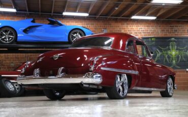 Oldsmobile-Rocket-88-1949-Burgundy-Dark-Charcoal-1