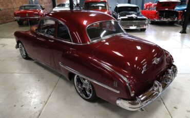 Oldsmobile-Rocket-88-1949-Burgundy-Dark-Charcoal-11
