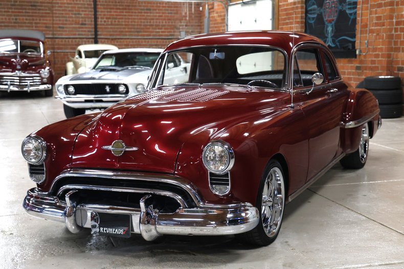 Oldsmobile-Rocket-88-1949-Burgundy-Dark-Charcoal-12