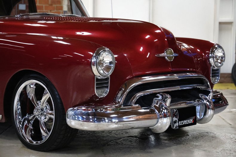 Oldsmobile-Rocket-88-1949-Burgundy-Dark-Charcoal-21