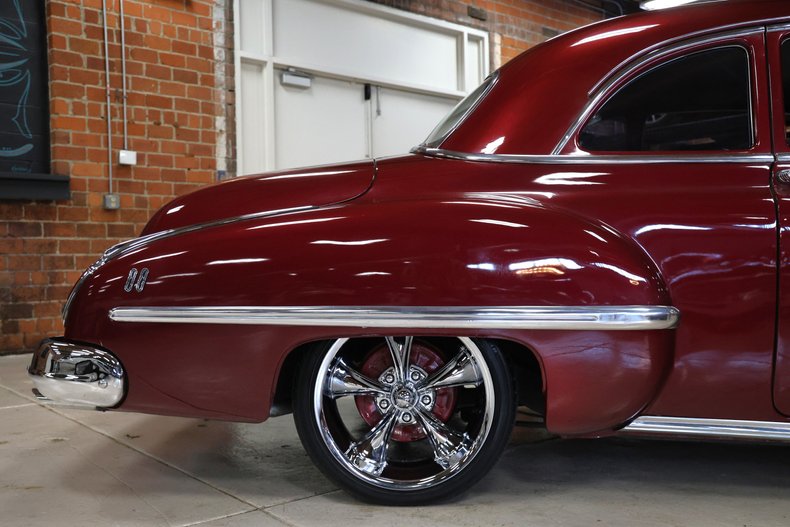 Oldsmobile-Rocket-88-1949-Burgundy-Dark-Charcoal-26
